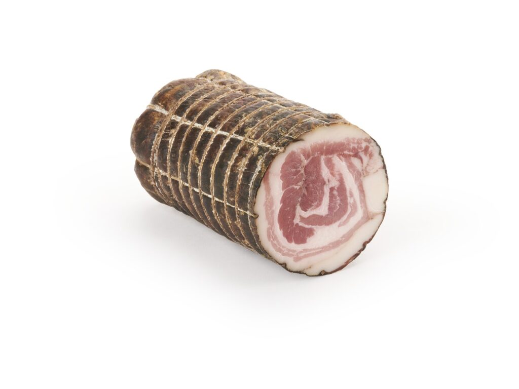 Pancetta arrotolata al pepe nero Fratelli Billo tagliata
